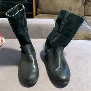 UGG lined black boots size 6.5
